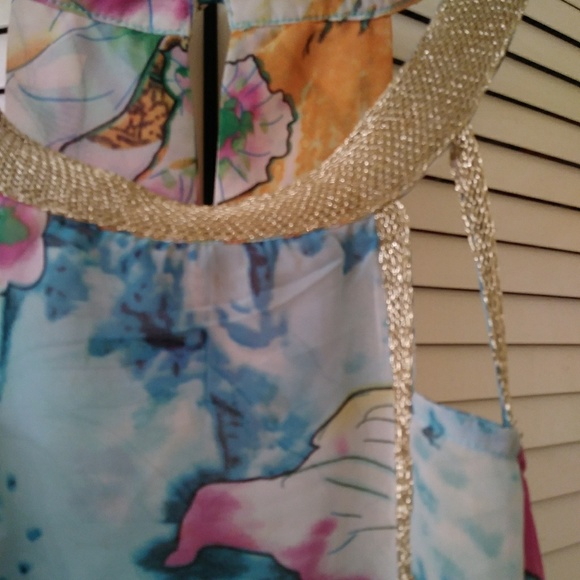 🌹Bundle any Ladies top with a rose 3 for $30 - Picture 4 of 4